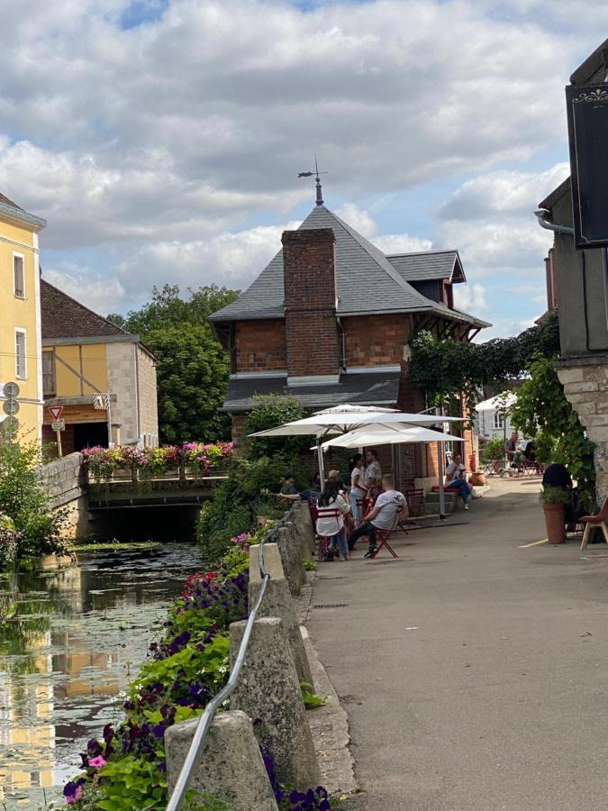 Le Cristallin Gite Plein Coeur De Chablis Lägenhet Exteriör bild